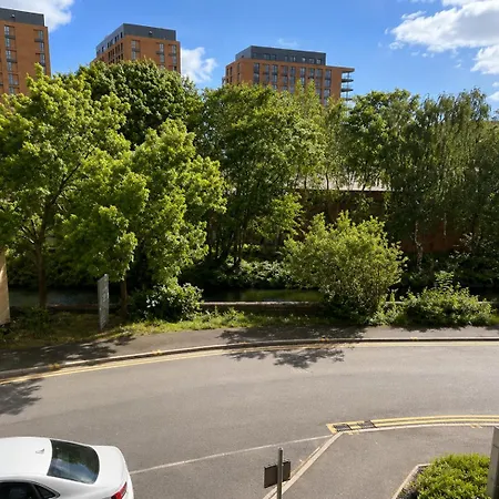 Stylish Entire 1-bed With River Views Apartment Leeds (West Yorkshire)