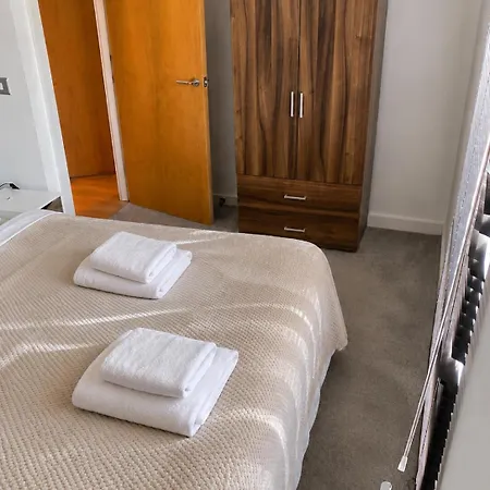 Apartment Stylish Entire 1-bed With River Views