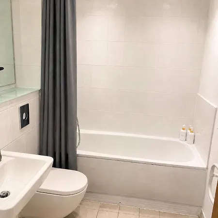 Apartment Stylish Entire 1-bed With River Views