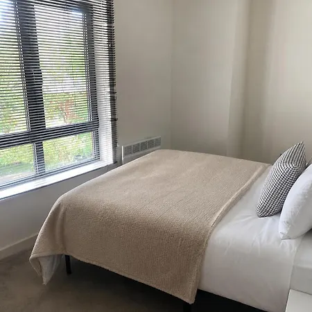 Apartment Stylish Entire 1-bed With River Views *